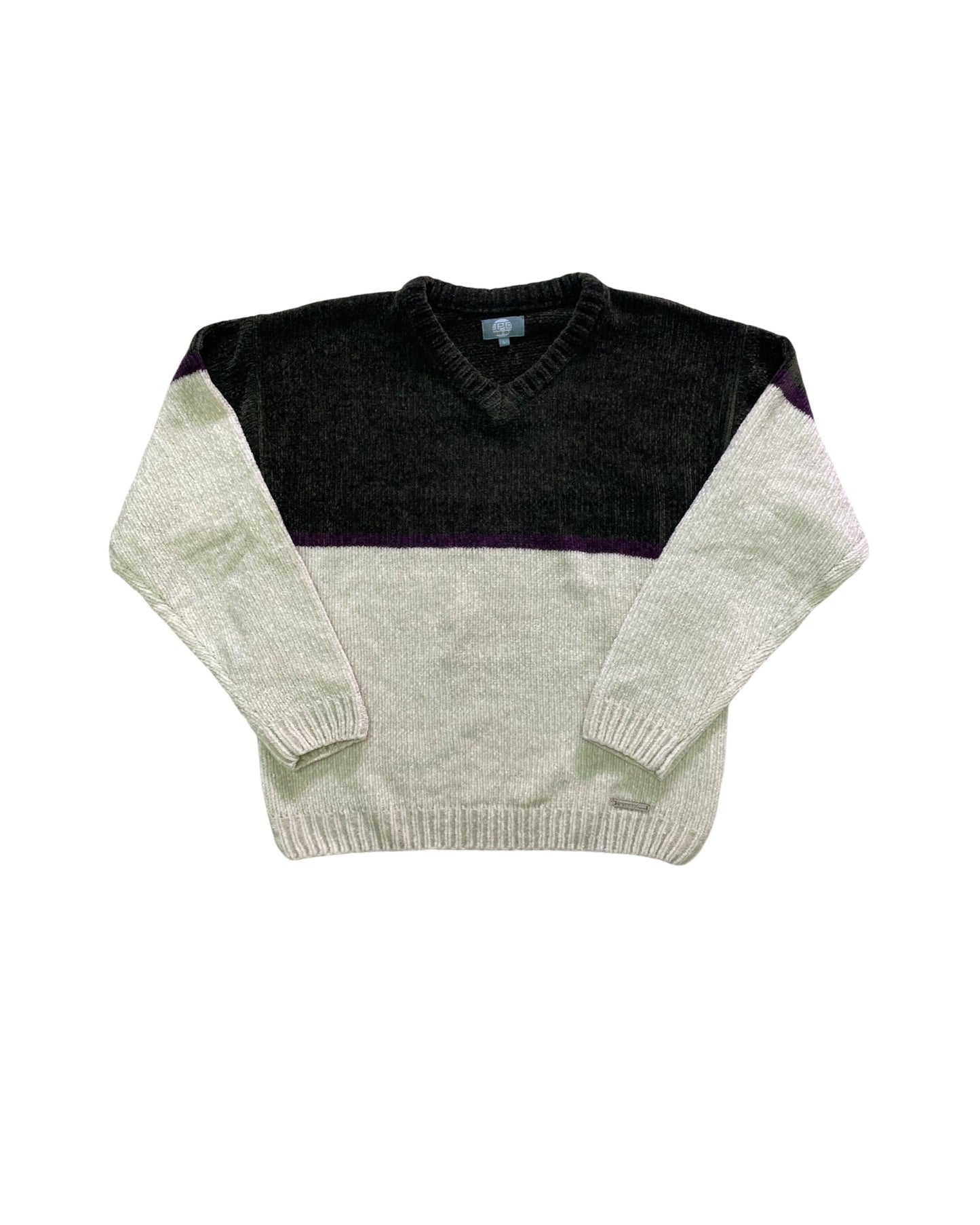 V-NECK KNIT SWEATER